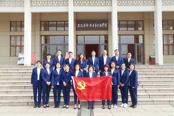 徽盐地产集团机关第二党支部发展“怀想革命先烈，传承红色基因”主题党日活动